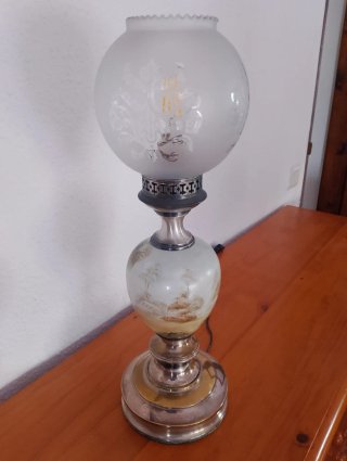 Lámpara de mesa antigua cristal y metal