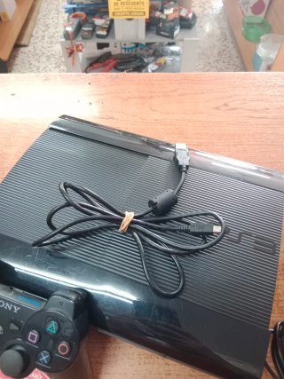 CONSOLA SONY PS3 S SLIM 12GB CON MANDO Y CABLES