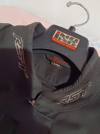 Equipación de Moto RST Negra Talla L/44