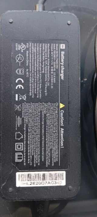 Cargador Xiaomi para Patinete Eléctrico