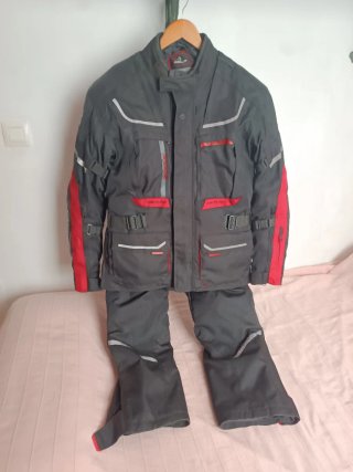 Traje de Moto Negro y Rojo