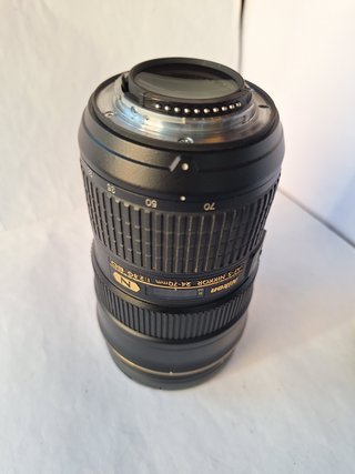 Objetivo Nikon AF-S 24-70mm f/2.8G ED, no ofertas