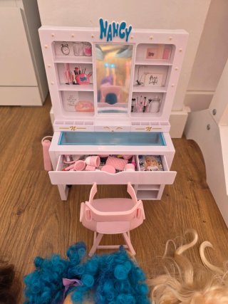 Lote juguetes Barbie,Nancy,Enchantimals,pinipon..