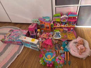 Lote juguetes Barbie,Nancy,Enchantimals,pinipon..