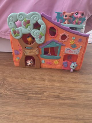 Lote juguetes Barbie,Nancy,Enchantimals,pinipon..