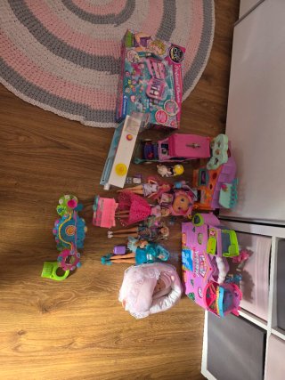Lote juguetes Barbie,Nancy,Enchantimals,pinipon..
