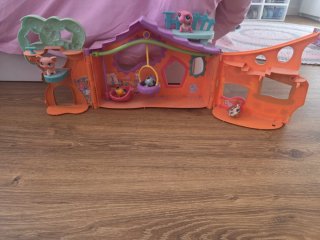 Lote juguetes Barbie,Nancy,Enchantimals,pinipon..