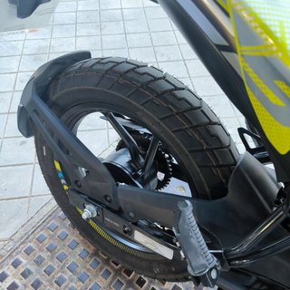 Pulsar 125N Naked 2026 Gris/Amarillo
