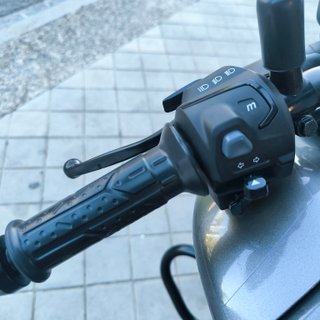 Pulsar 125N Naked 2026 Gris/Amarillo