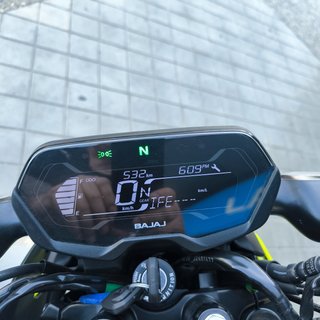 Pulsar 125N Naked 2026 Gris/Amarillo
