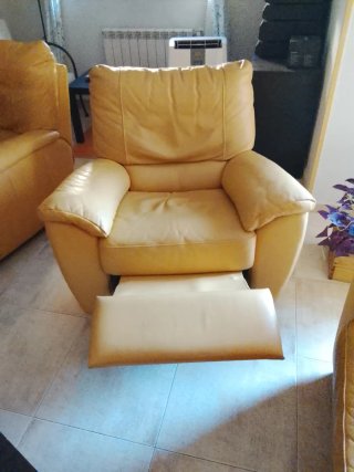 Sillones de cuero marrones..en total son 3