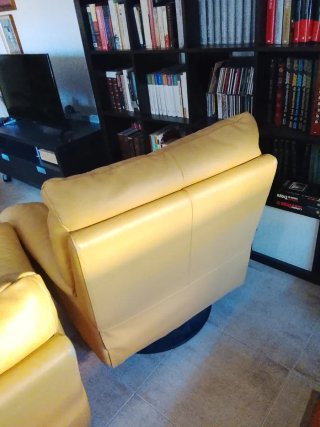 Sillones de cuero marrones..en total son 3