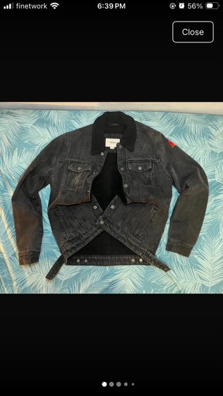 Chaqueta tejana con peluche y parche oversize