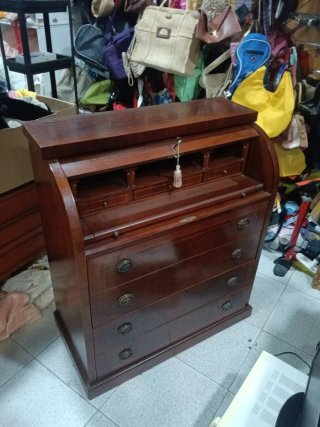 Escritorio de Madera con Persiana