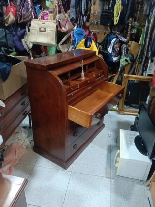 Escritorio de Madera con Persiana