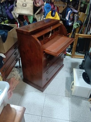 Escritorio de Madera con Persiana