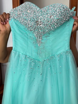 Vestido de 15 años turquesa con pedrería