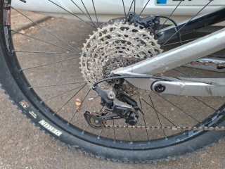 Bicicleta Eléctrica Cannondale de Carbono