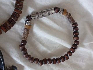 Conjunto de pulseras y anillo