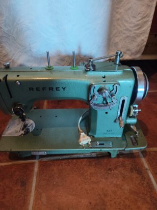 Máquina de coser Refrey eléctrica