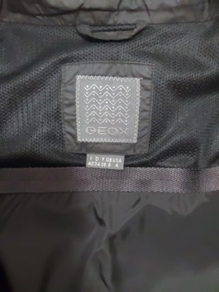 Chaqueta de plumas negra