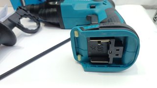Martillo Ligero Makita DHR165Z 18V