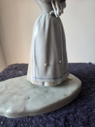 Figura de Lladró :Pastorcilla con cordero