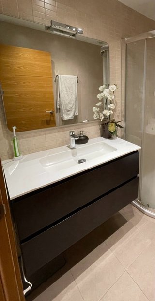 Mueble de baño de madera