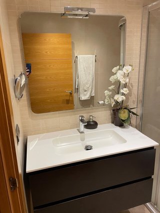 Mueble de baño de madera