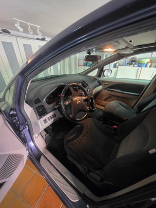 Mitsubishi Grandis 2005