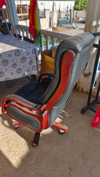 Sillón de oficina negro