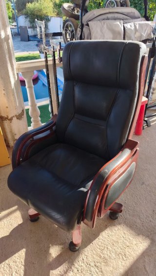 Sillón de oficina negro