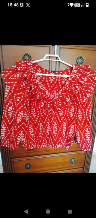 Blusa Roja con Volantes Zara