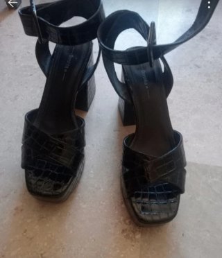 Sandalias Bershka tacón negras