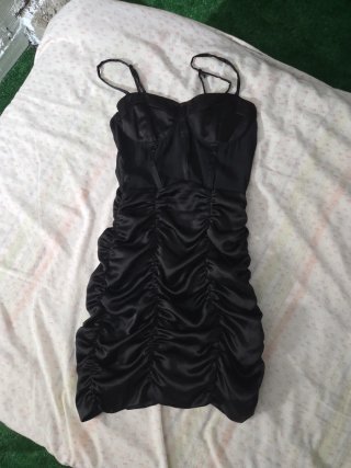 Vestido fiesta negro ajustado corto
