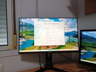 Monitor Gaming AOC 24 1080p 144Hz Altura ajustable