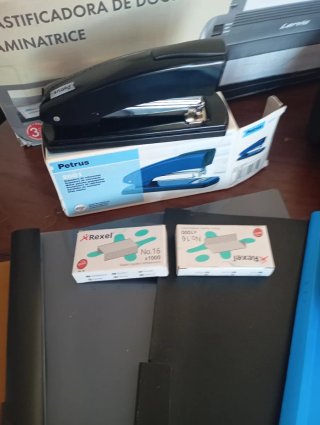 Lote de Material de Oficina y Plastificadora