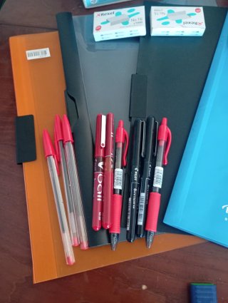 Lote de Material de Oficina y Plastificadora