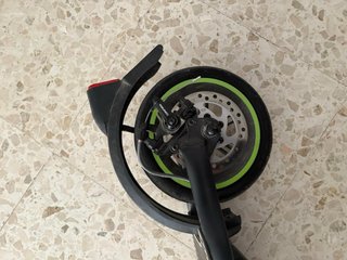Patinete eléctrico gris