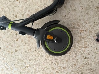 Patinete eléctrico gris