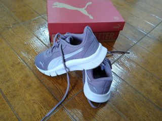 Zapatillas Puma rosas y blancas