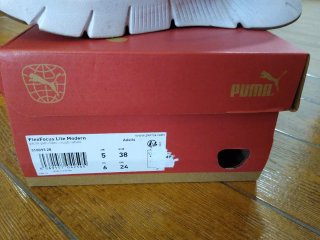 Zapatillas Puma rosas y blancas