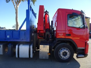 Volvo FM 330--CAMIONES CON GRUA