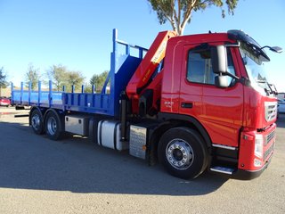 Volvo FM 330--CAMIONES CON GRUA