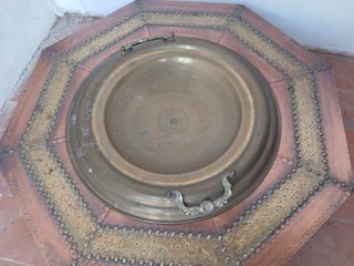 Brasero antiguo octogonal con tarima
