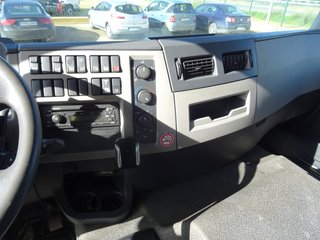 Volvo FL 260.18--CAMIONES CON GRUA