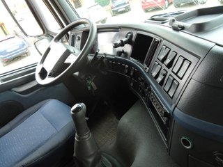 Volvo FM 360--CAMIONES CON GRUA