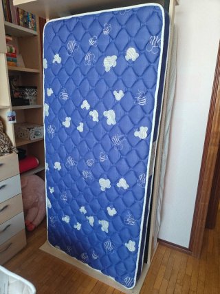 Somier de madera y colchón