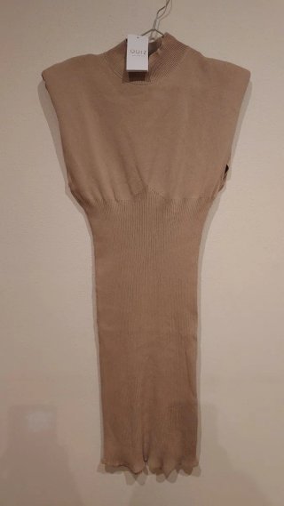 Vestido punto midi beige Quiz