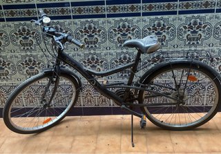 Bicicleta de paseo negra